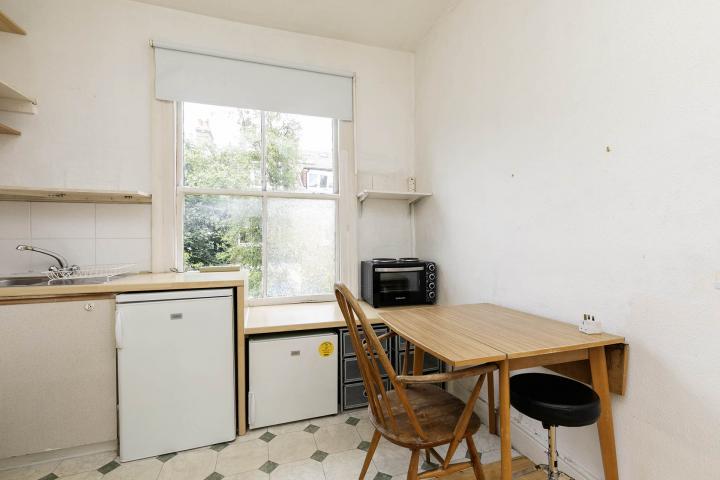 Modern Apartment Howitt Road, Belsize Park